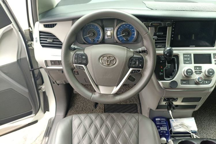 Used Toyota SIENNA  Steering Wheel