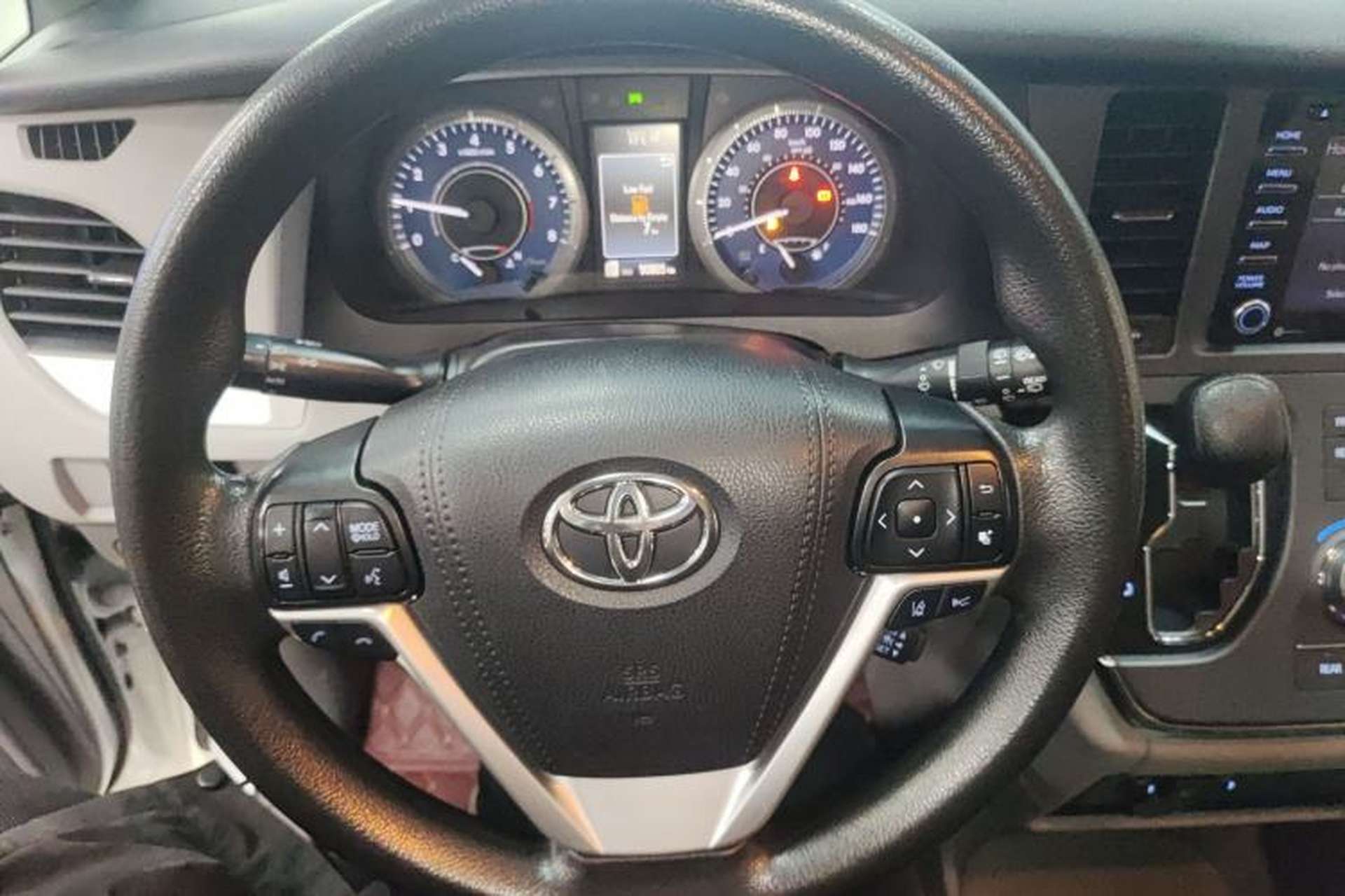 Used Toyota SIENNA 2018 3.5L Four-Wheel Drive LE Trim 7 Seats U.S. Specification Steering Wheel