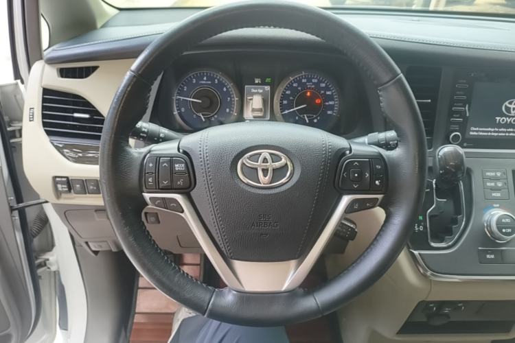 Used Toyota SIENNA 2018 3.5L Four-Wheel Drive LE Trim 7 Seats U.S. Specification Steering Wheel