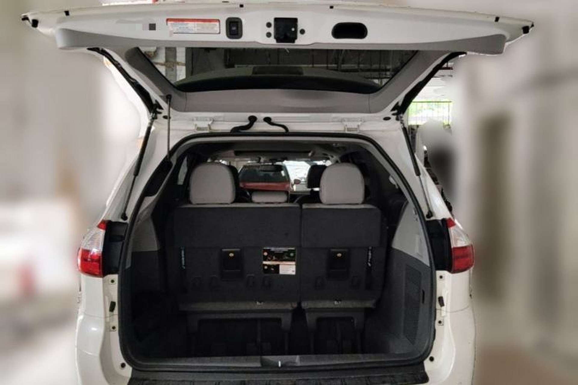 Used Toyota SIENNA  Trunk