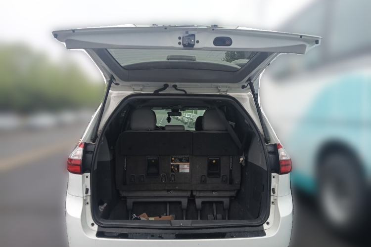 Used Toyota SIENNA  Trunk