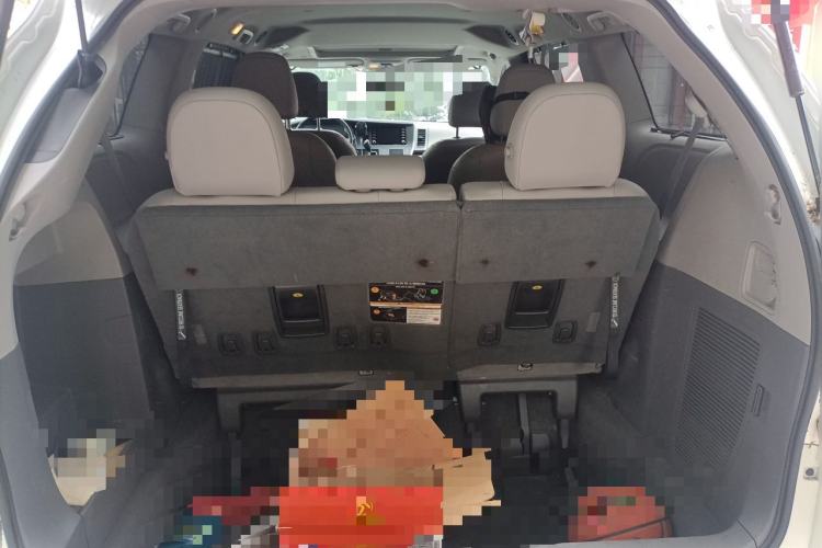 Used Toyota SIENNA  Trunk