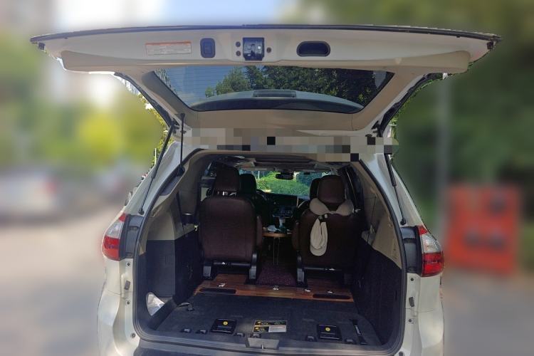 Used Toyota SIENNA  Trunk