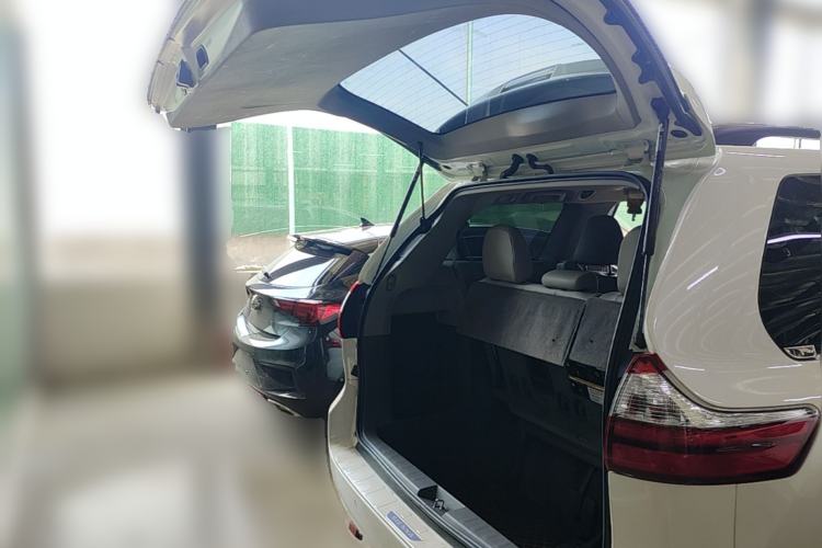 Used Toyota SIENNA  Trunk