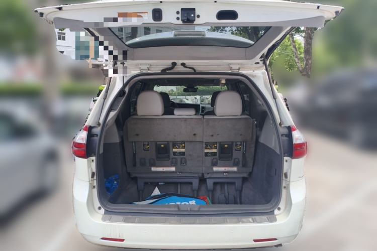 Used Toyota SIENNA  Trunk