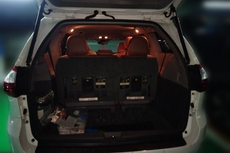 Used Toyota SIENNA  Trunk