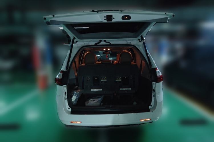 Used Toyota SIENNA  Trunk