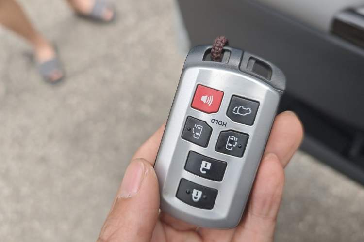 Used Toyota SIENNA 2018 3.5L 2WD Limited 7-Seater Canadian Version Vehicle Key
