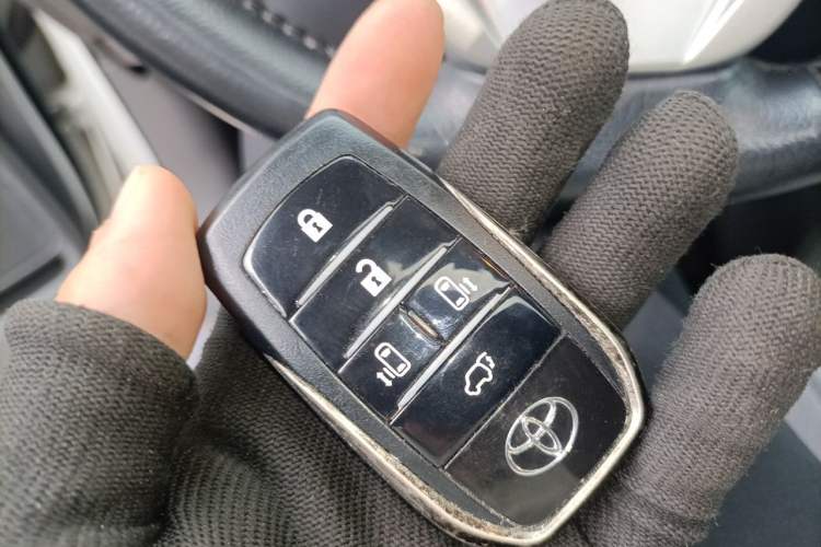 Used Toyota SIENNA  Vehicle Key