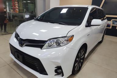 Used Toyota SIENNA 2018 3.5L Four-Wheel Drive LE Trim 7 Seats U.S. Specification