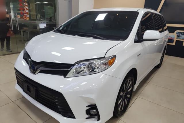 Used Toyota SIENNA 2018 3.5L Four-Wheel Drive LE Trim 7 Seats U.S. Specification