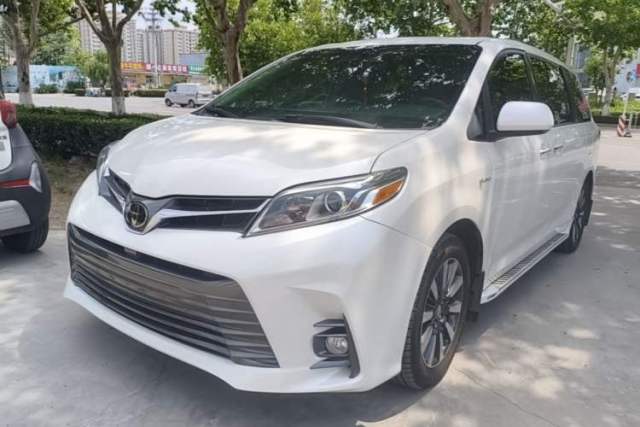 Used Toyota SIENNA 2018 3.5L Four-Wheel Drive LE Trim 7 Seats U.S. Specification