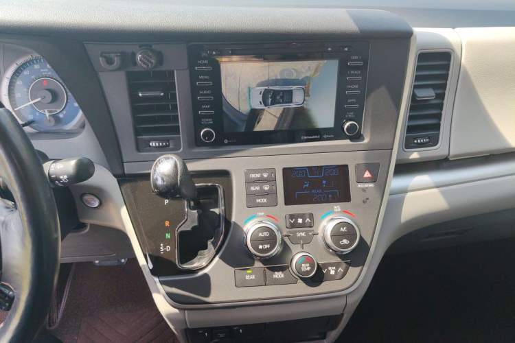 Used Toyota SIENNA 2019 3.5L Four-Wheel Drive XLE 7 Seats U.S. Specification Audio And AC Panel