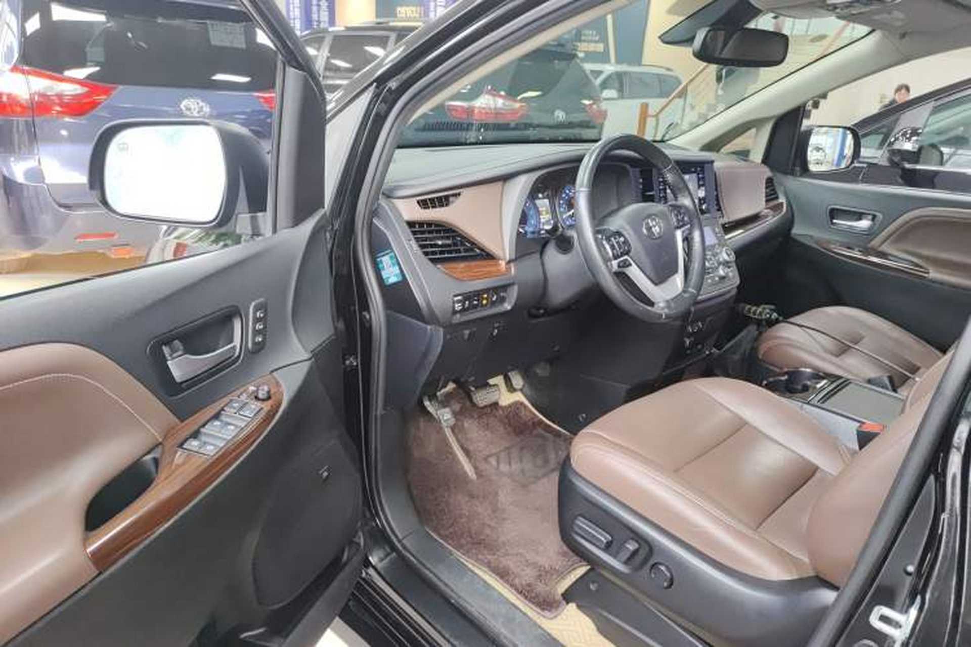 Used Toyota SIENNA 2019 3.5L Four-Wheel Drive XLE 7 Seats U.S. Specification Driver Seat