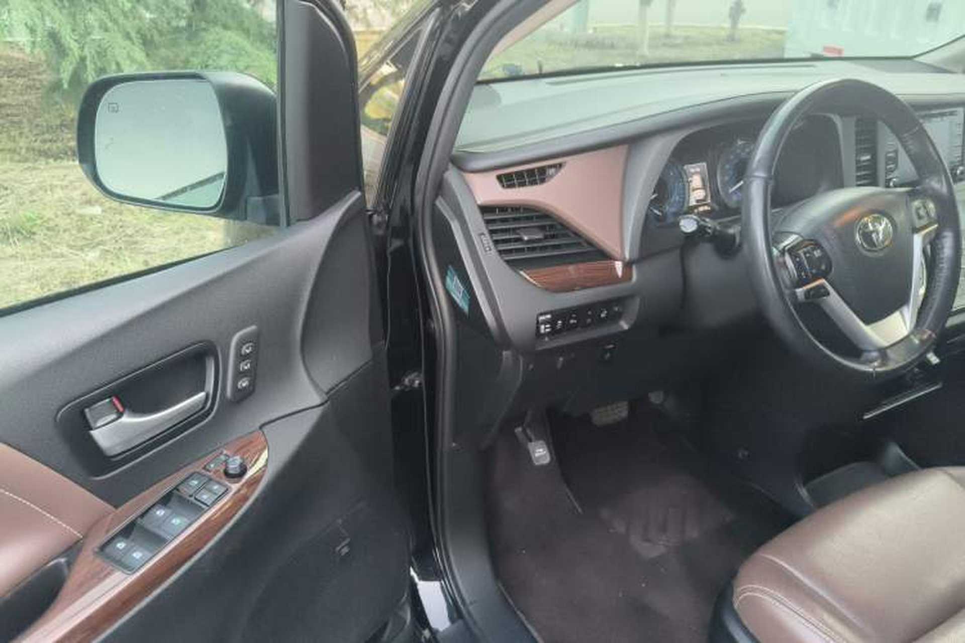 Used Toyota SIENNA 2019 3.5L Four-Wheel Drive Limited 7-Seater Canadian Version Driver Seat