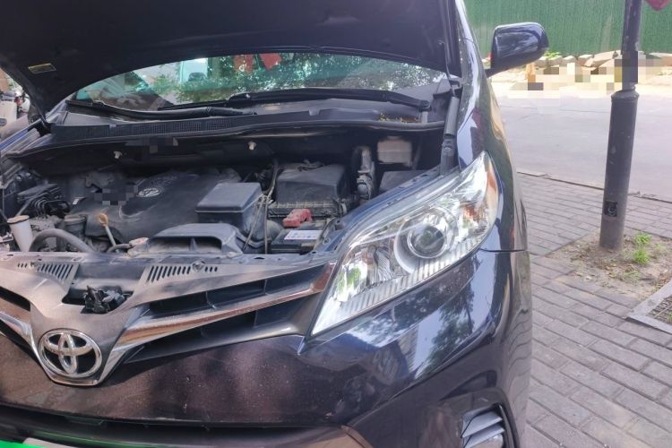 Used Toyota SIENNA  Engine Bay Left