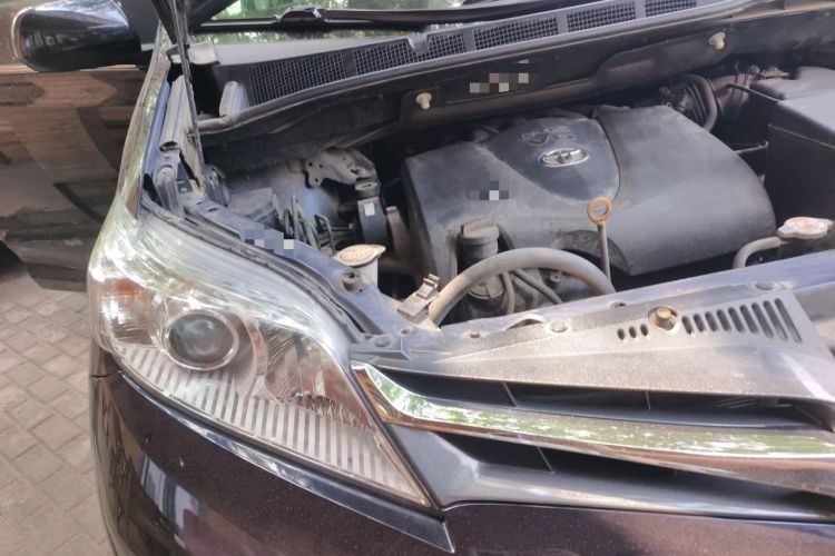 Used Toyota SIENNA  Engine Bay Right