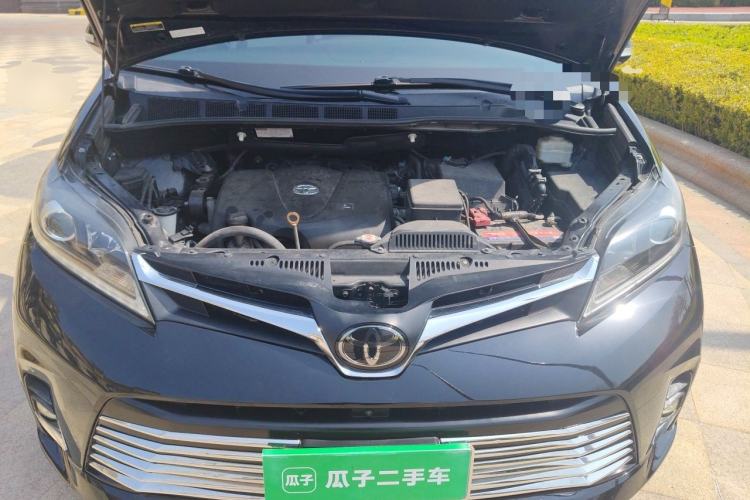 Used Toyota SIENNA 2019 3.5L Four-Wheel Drive XLE 7 Seats U.S. Specification Engine Bay