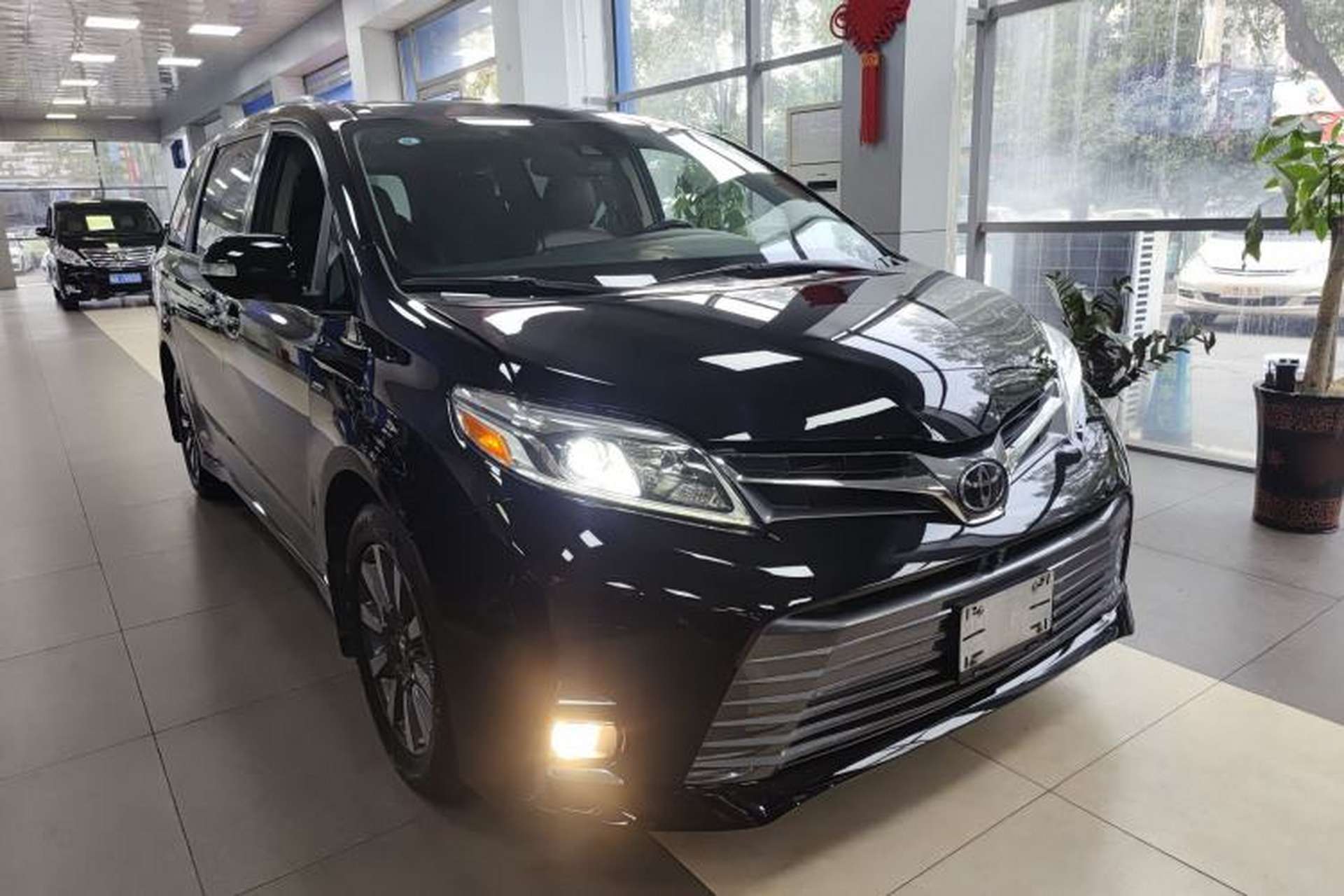 Used Toyota SIENNA 2019 3.5L Four-Wheel Drive XLE 7 Seats U.S. Specification Exterior 1