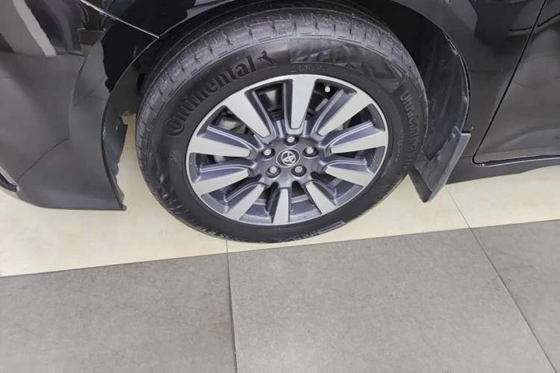 Used Toyota SIENNA 2019 3.5L Four-Wheel Drive XLE 7 Seats U.S. Specification Exterior 4