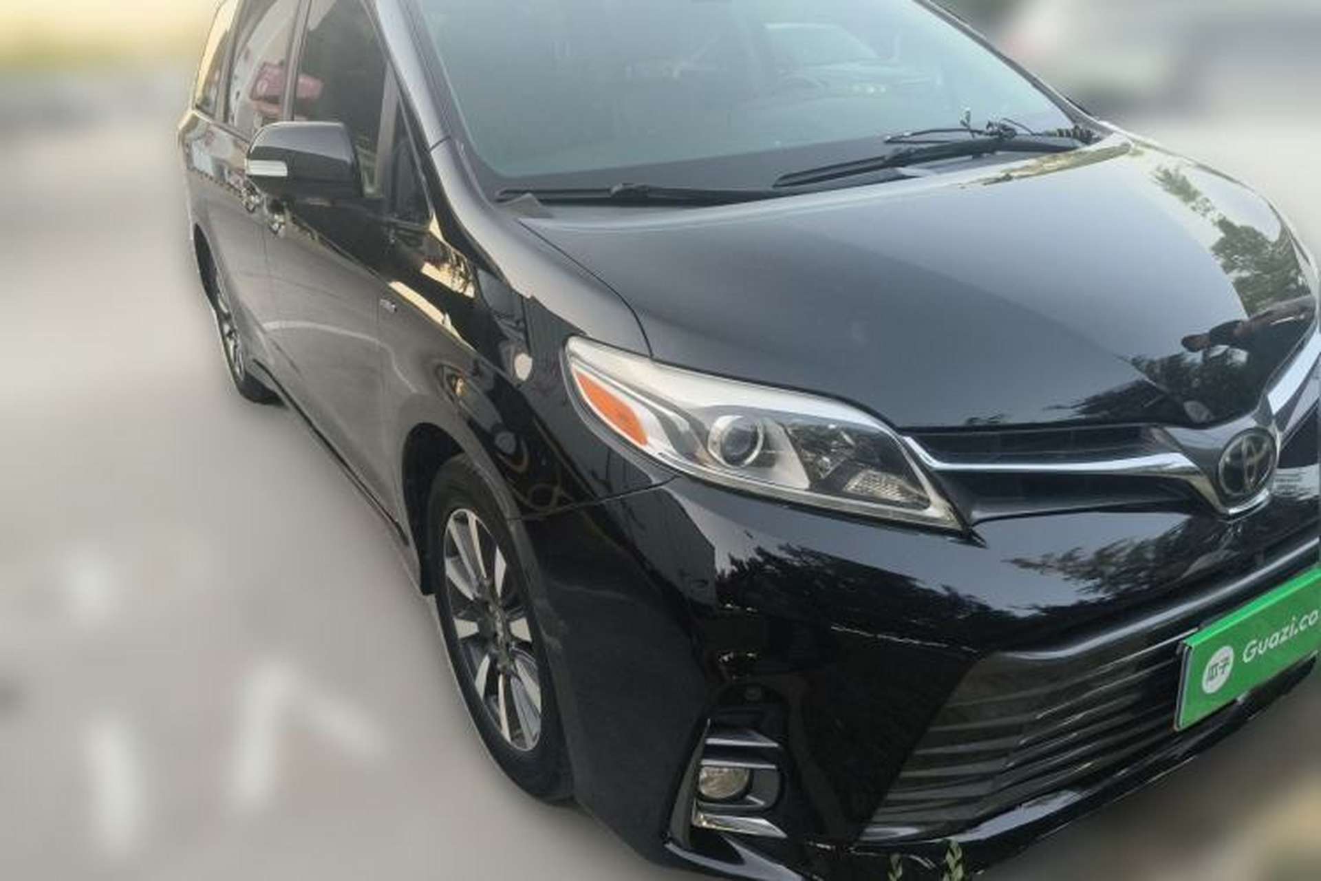 Used Toyota SIENNA 2019 3.5L Four-Wheel Drive Limited 7-Seater Canadian Version Front Right 45 Deg