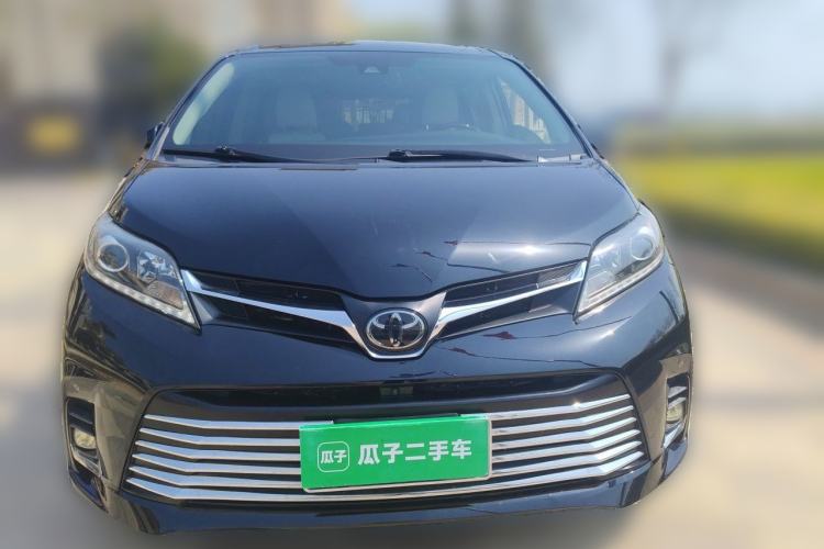 Used Toyota SIENNA 2019 3.5L Four-Wheel Drive XLE 7 Seats U.S. Specification Front