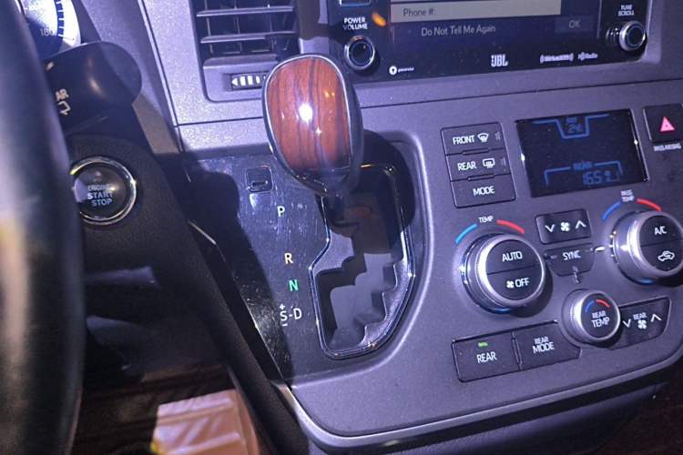 Used Toyota SIENNA 2019 3.5L Four-Wheel Drive XLE 7 Seats U.S. Specification Gear Lever