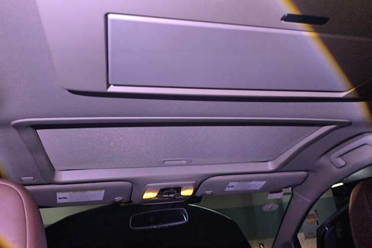 Used Toyota SIENNA 2019 3.5L Four-Wheel Drive XLE 7 Seats U.S. Specification Headliner