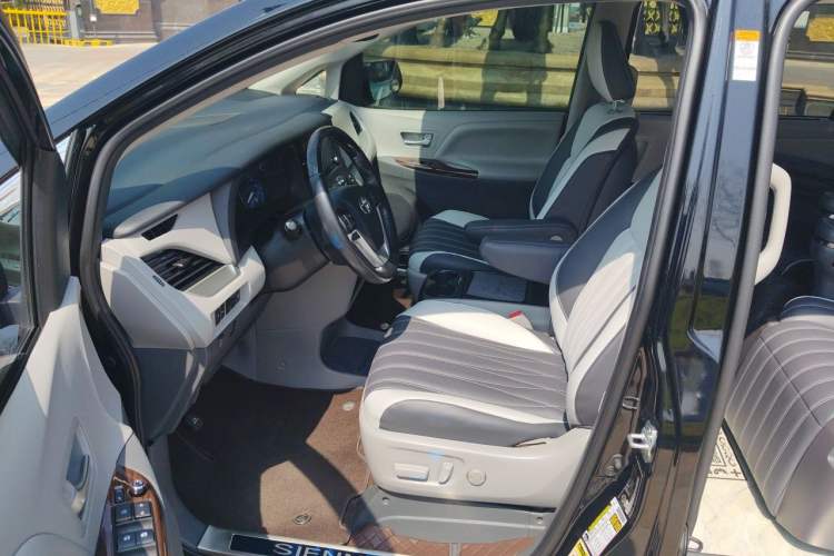 Used Toyota SIENNA 2019 3.5L Four-Wheel Drive XLE 7 Seats U.S. Specification Left Front Seat