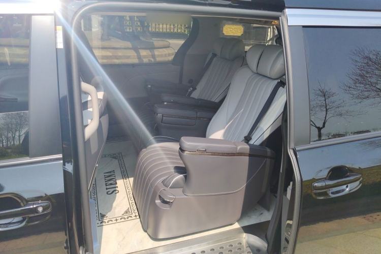 Used Toyota SIENNA 2019 3.5L Four-Wheel Drive XLE 7 Seats U.S. Specification Left Rear Seat