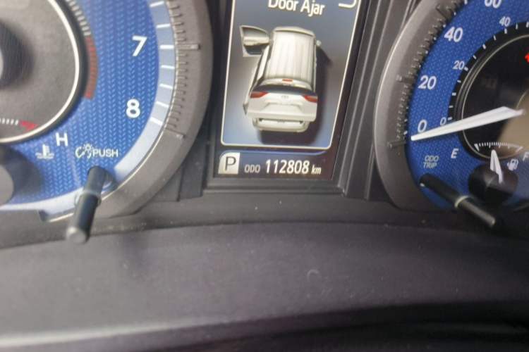 Used Toyota SIENNA  Odometer Close Up