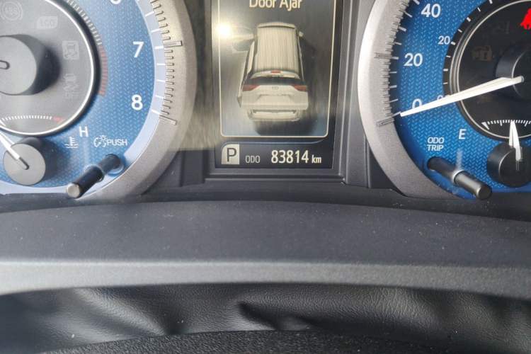 Used Toyota SIENNA 2019 3.5L Four-Wheel Drive XLE 7 Seats U.S. Specification Odometer Close Up