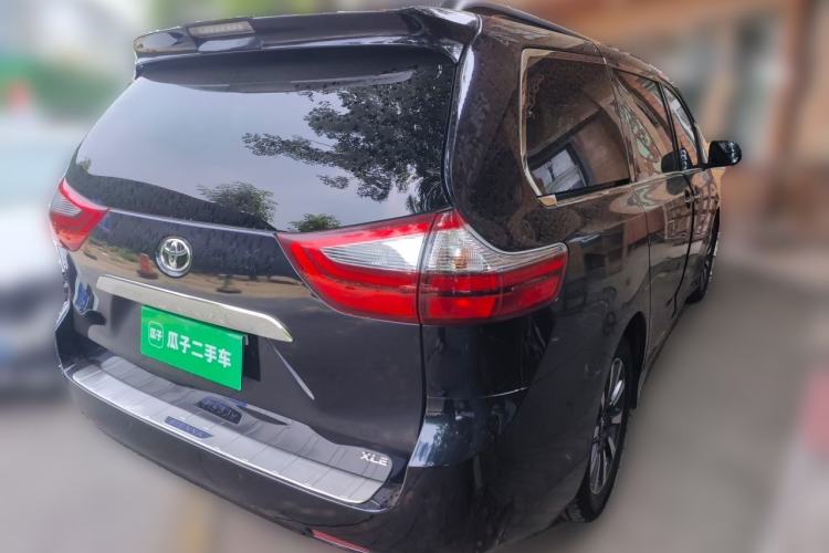 Used Toyota SIENNA  Rear Right 45 Deg