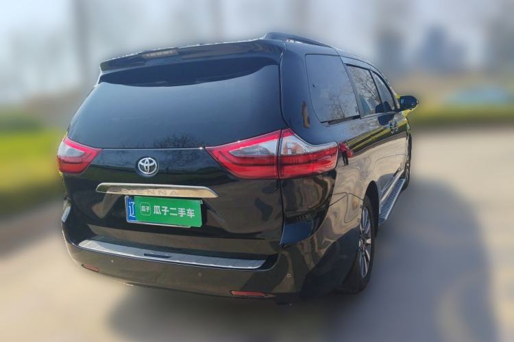 Used Toyota SIENNA 2019 3.5L Four-Wheel Drive XLE 7 Seats U.S. Specification Rear Right 45 Deg