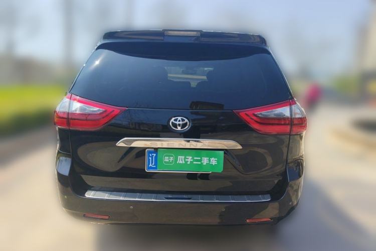 Used Toyota SIENNA 2019 3.5L Four-Wheel Drive XLE 7 Seats U.S. Specification Rear