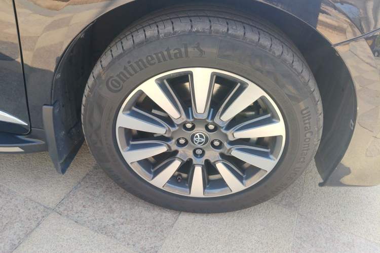 Used Toyota SIENNA 2019 3.5L Four-Wheel Drive XLE 7 Seats U.S. Specification Right Front Wheel Hub