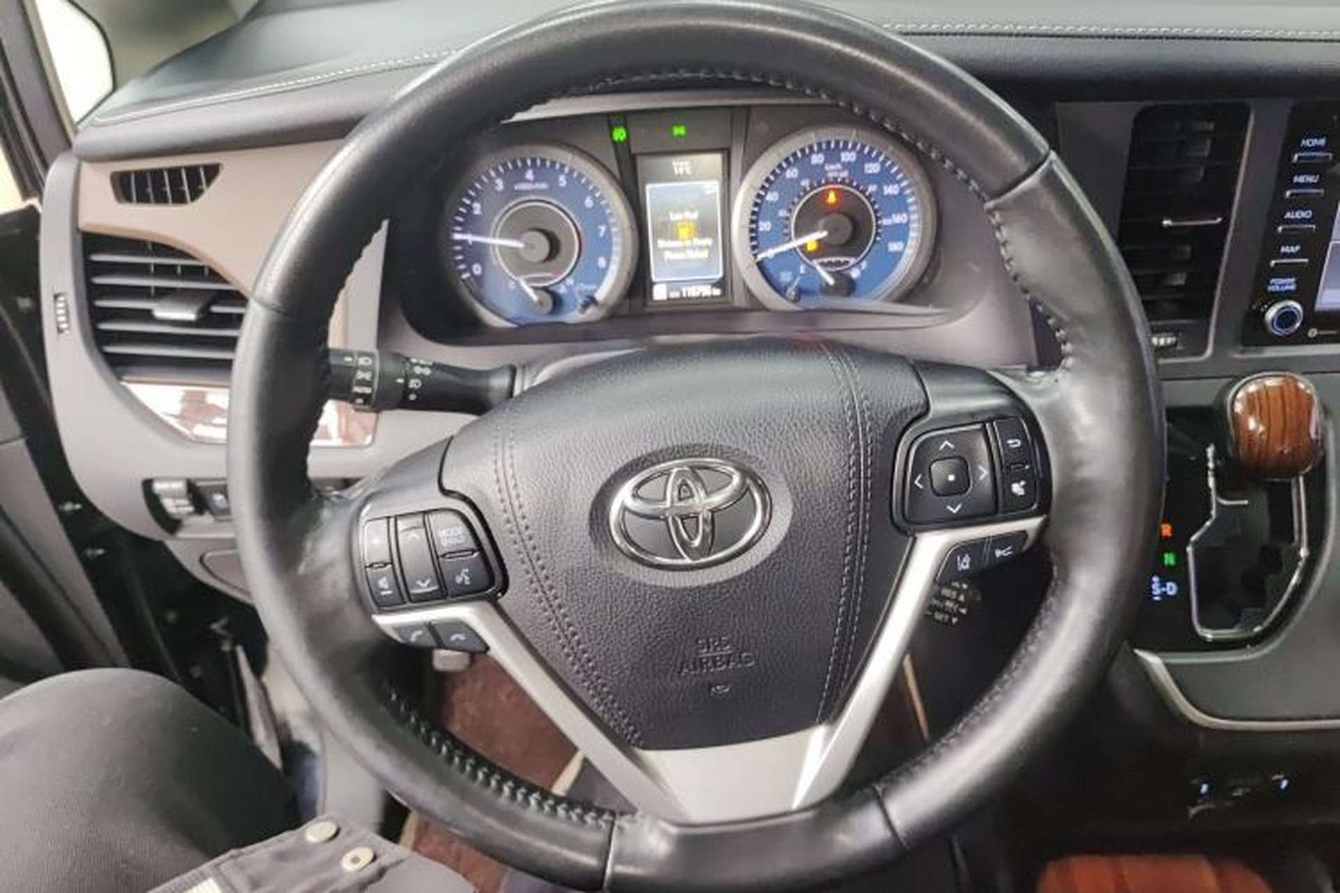 Used Toyota SIENNA 2019 3.5L Four-Wheel Drive XLE 7 Seats U.S. Specification Steering Wheel
