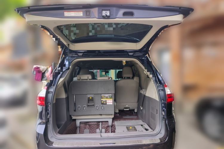 Used Toyota SIENNA  Trunk