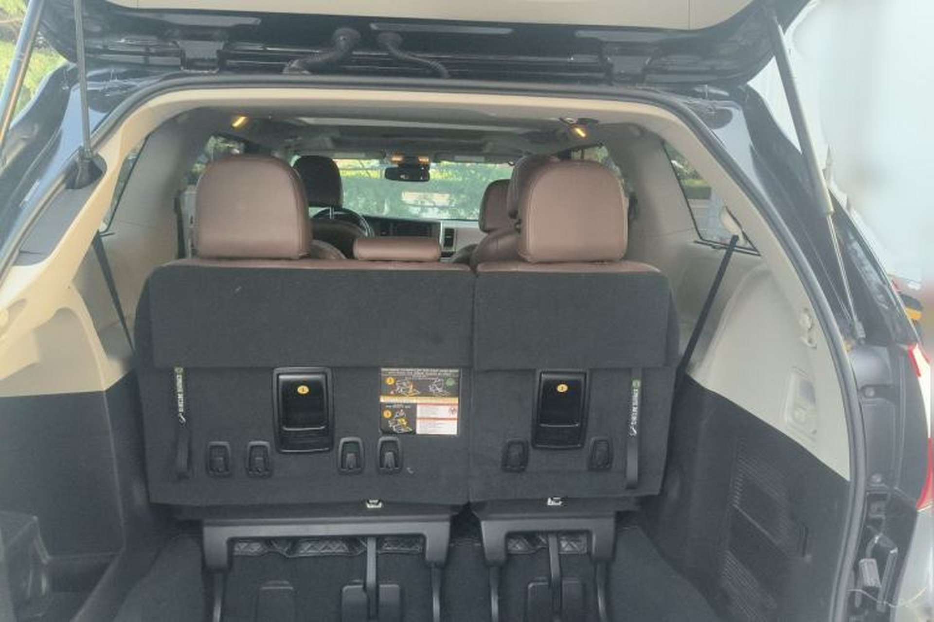 Used Toyota SIENNA 2019 3.5L Four-Wheel Drive Limited 7-Seater Canadian Version Trunk