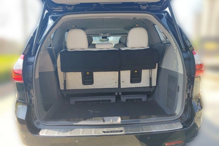 Used Toyota SIENNA 2019 3.5L Four-Wheel Drive XLE 7 Seats U.S. Specification Trunk