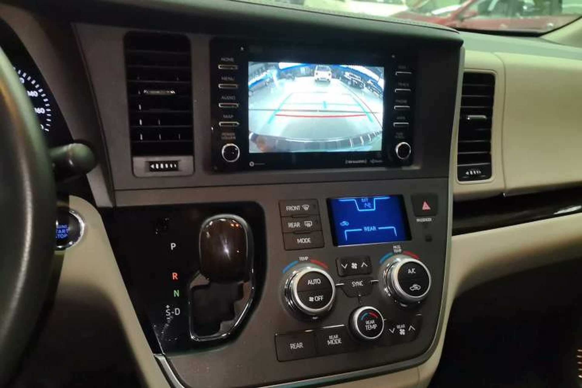 Used Toyota SIENNA 2019 3.5L Two-Wheel Drive XLE 7 Seats U.S. Specification Audio And AC Panel