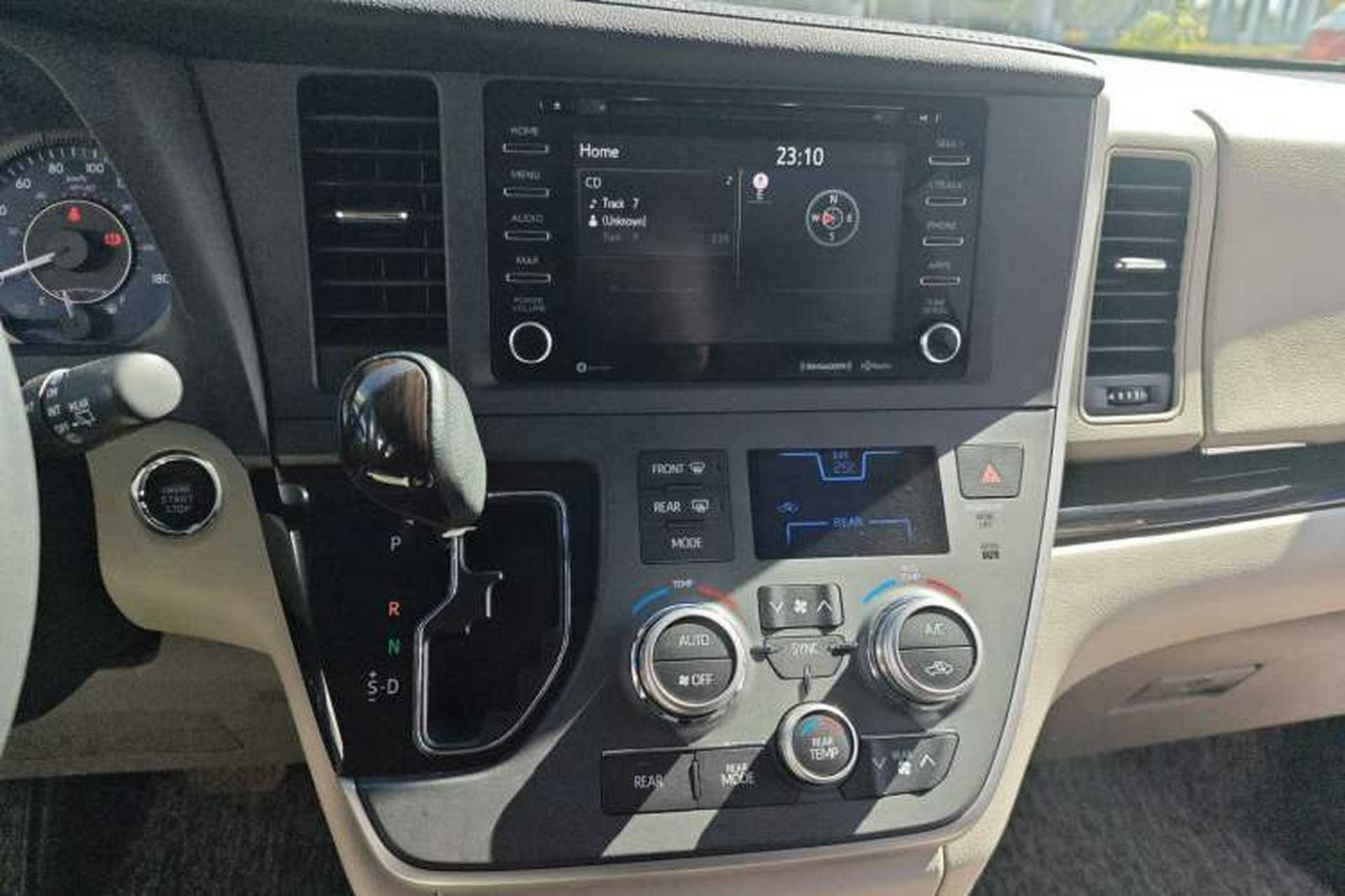 Used Toyota SIENNA 2019 3.5L Two-Wheel Drive XLE 7 Seats U.S. Specification Audio And AC Panel