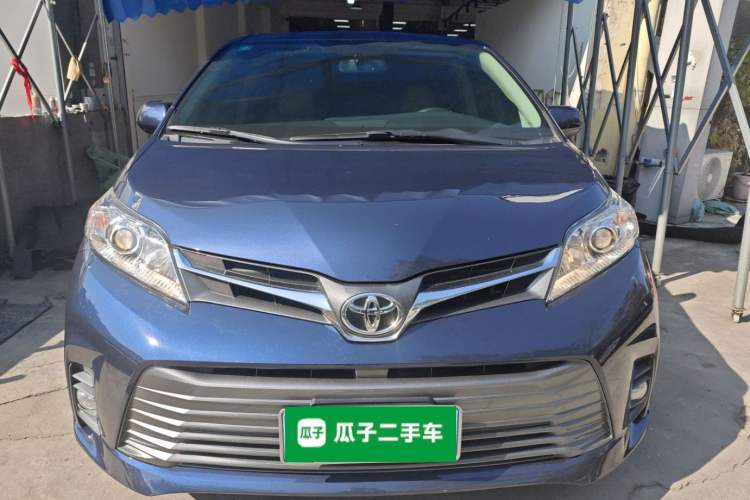 Used Toyota SIENNA 2019 3.5L Two-Wheel Drive XLE 7 Seats U.S. Specification Exterior 1