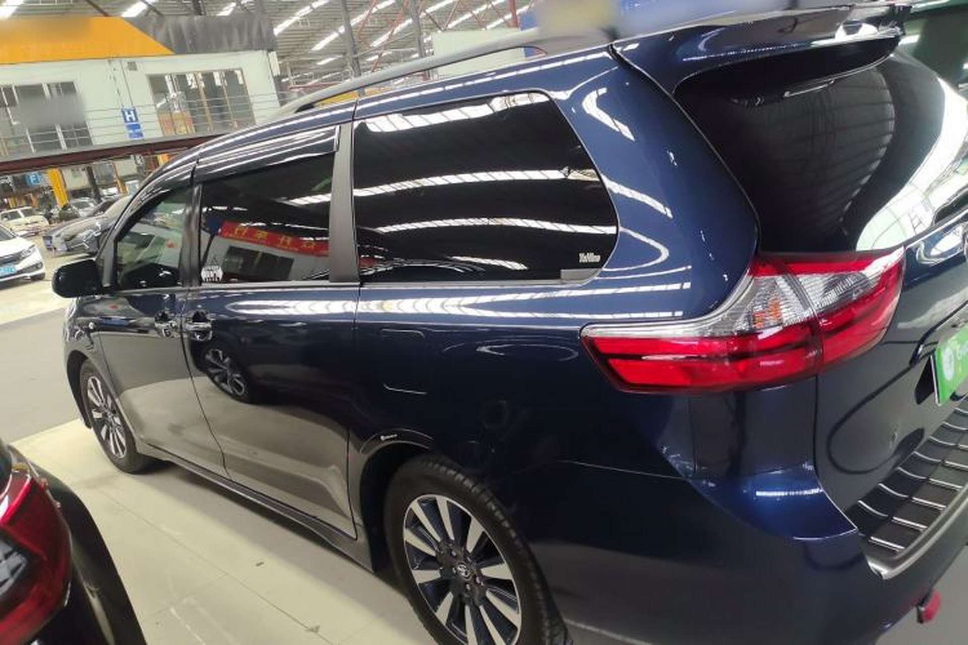 Used Toyota SIENNA 2019 3.5L Two-Wheel Drive XLE 7 Seats U.S. Specification Exterior 3