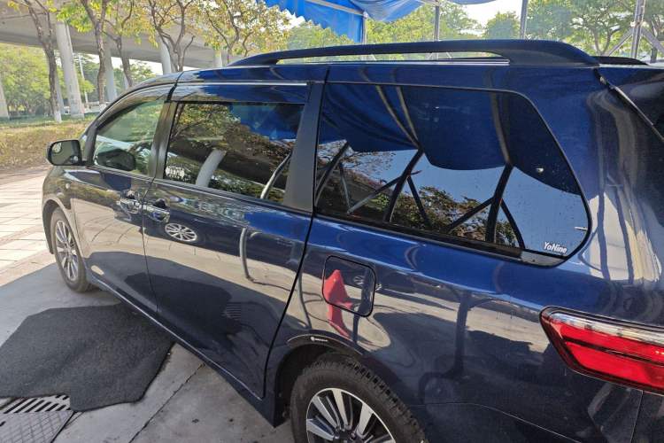 Used Toyota SIENNA 2019 3.5L Two-Wheel Drive XLE 7 Seats U.S. Specification Exterior 3