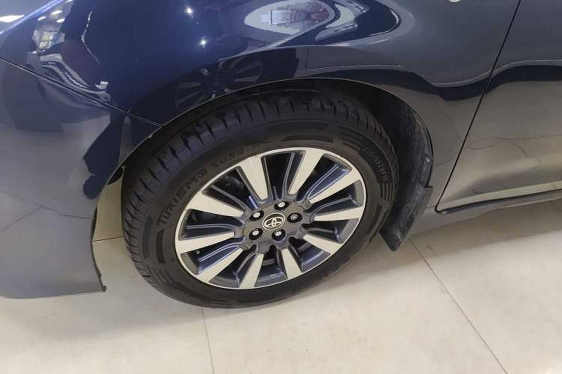 Used Toyota SIENNA 2019 3.5L Two-Wheel Drive LE Trim 7 Seats U.S. Specification Exterior 3