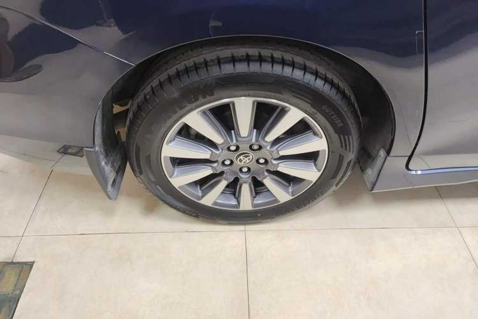 Used Toyota SIENNA 2019 3.5L Two-Wheel Drive LE Trim 7 Seats U.S. Specification Exterior 4