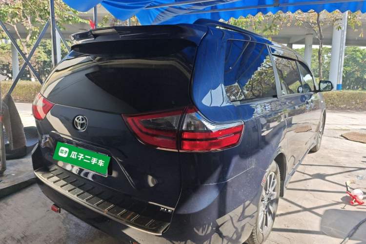 Used Toyota SIENNA 2019 3.5L Two-Wheel Drive XLE 7 Seats U.S. Specification Exterior 5