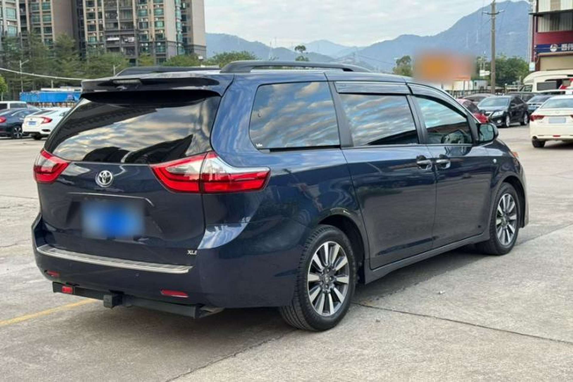 Used Toyota SIENNA 2019 3.5L Two-Wheel Drive XLE 7 Seats U.S. Specification Exterior 7