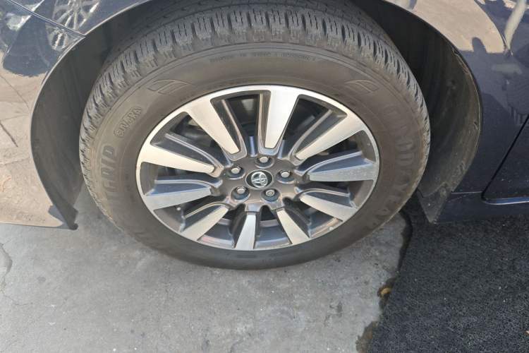 Used Toyota SIENNA 2019 3.5L Two-Wheel Drive XLE 7 Seats U.S. Specification Exterior 7